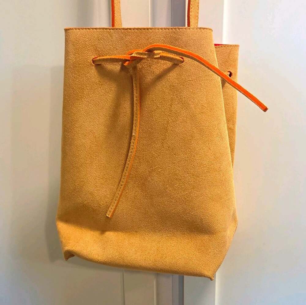 NWOT GEIR NESS Beige Faux Suede Drawstring Crossbody Bucket Bag Tan Orange